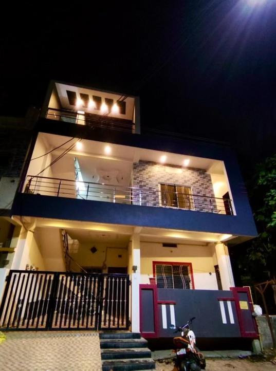 Villa Shivdwelling à Ujjain Extérieur photo