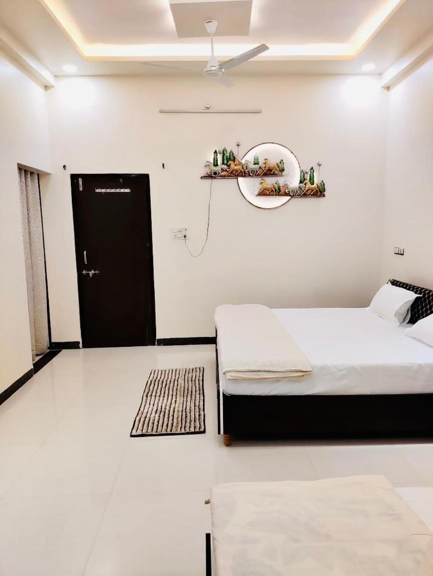 Villa Shivdwelling à Ujjain Extérieur photo