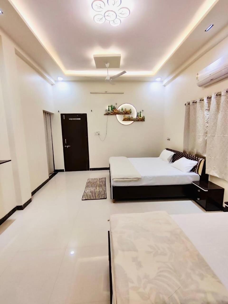 Villa Shivdwelling à Ujjain Extérieur photo